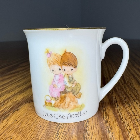 Precious Moments “Love One Another” Small Cup with gold accents - Picture 1 of 4
